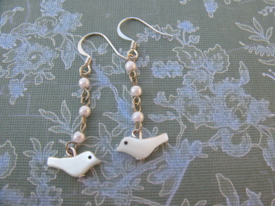 katsuma:  yuco:  ginzuna:  jacony:  ak47:  katyschmaty:  Cute vintage bird charm earrings… Hanging from vintage pearl beaded chain.  I don’t have these on etsy yet, so just convo me for details :) Visit my etsy jewelry page:  www.katyann.etsy.com      