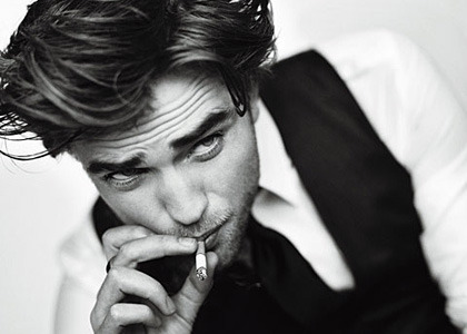robert pattinson smoking. Robert Pattinson. Av Smoking!