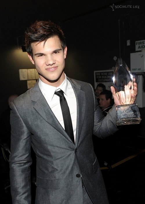 funny people soundtrack. Taylor Lautner at the People#39;s